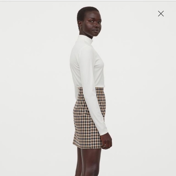 Short checkered skirt - Picture 2 of 3